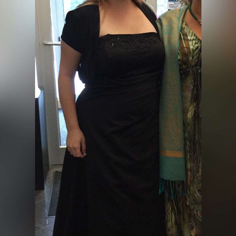 Elegant Black Strapless Evening Dress
